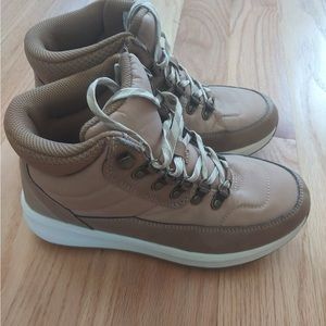 Boots for girls Target, size 6